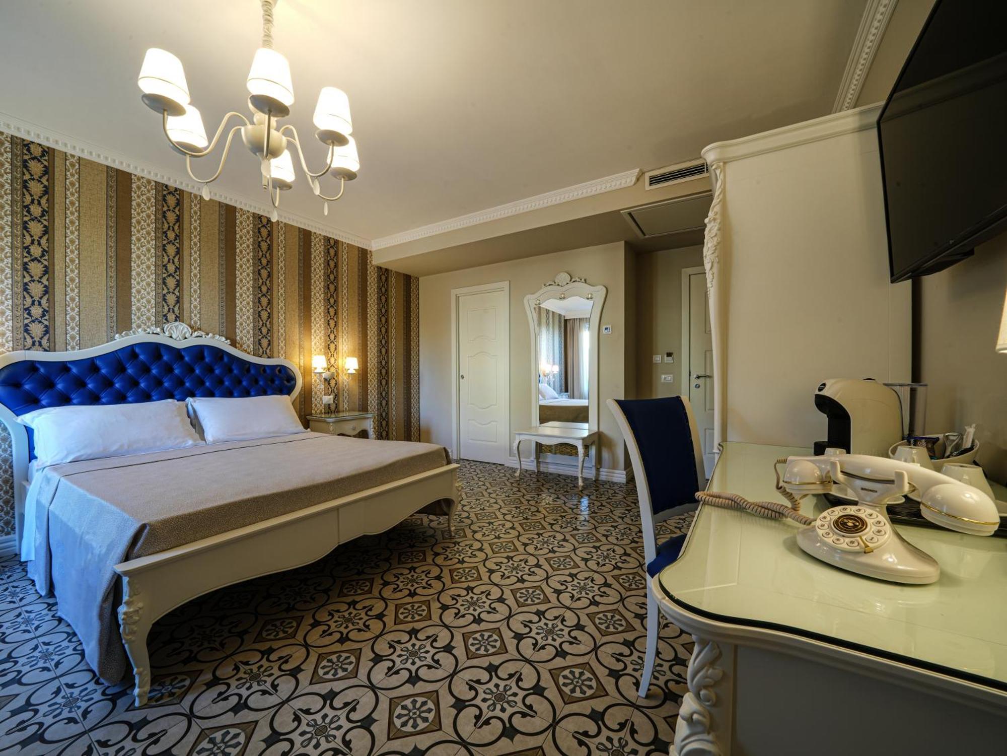 Sui Generis Tropea Luxury Rooms Bagian luar foto