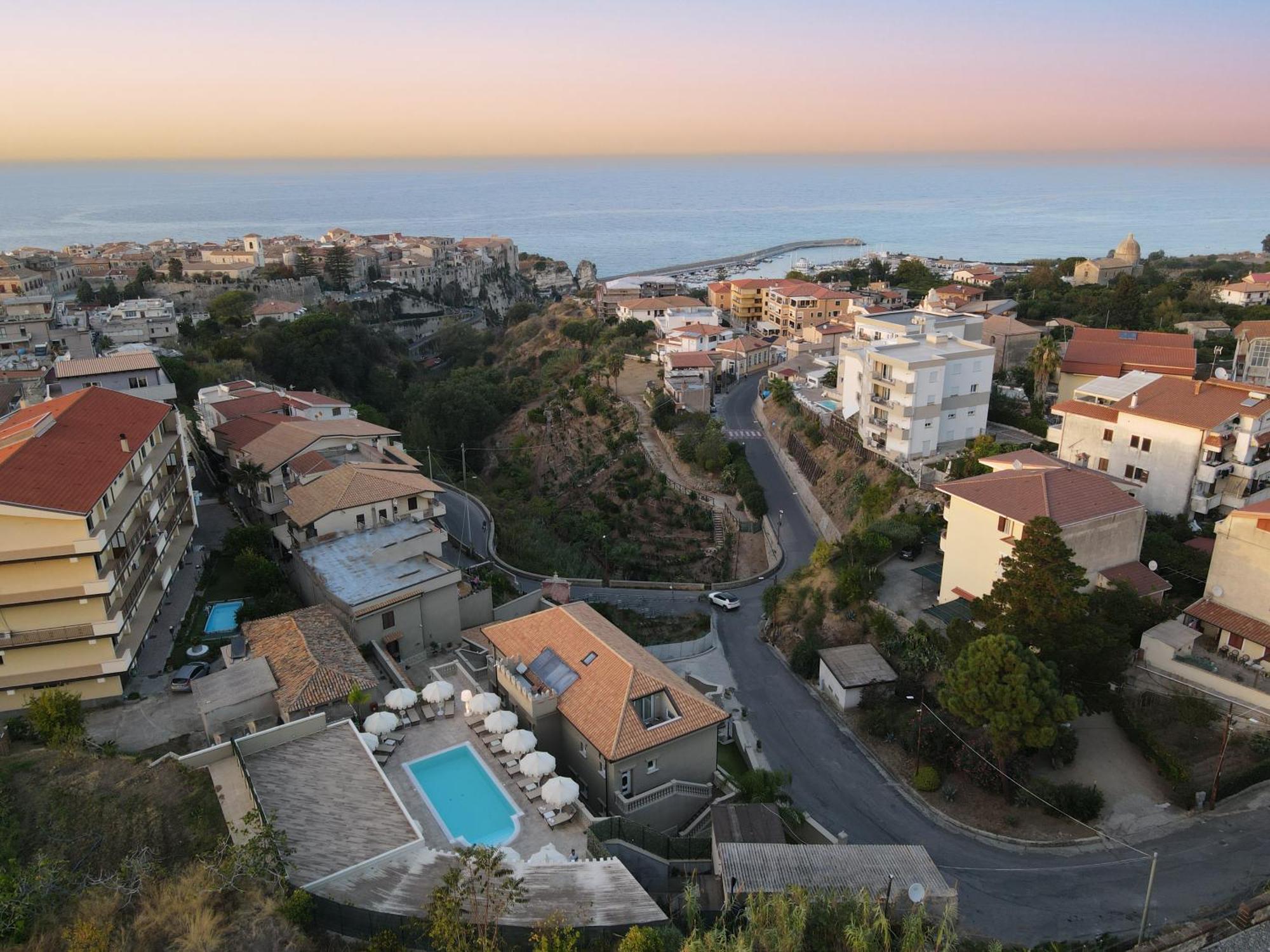 Sui Generis Tropea Luxury Rooms Bagian luar foto