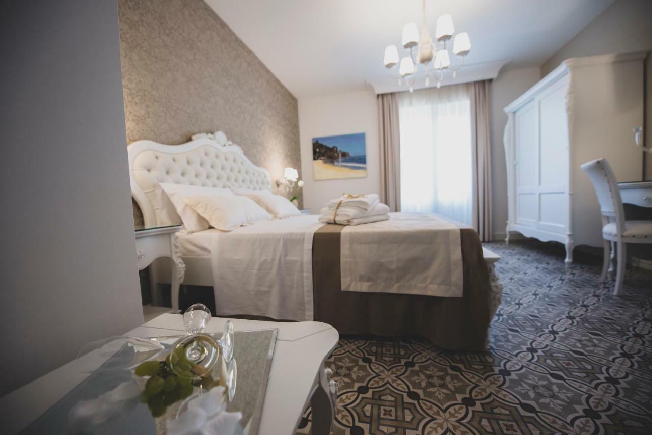Sui Generis Tropea Luxury Rooms Bagian luar foto