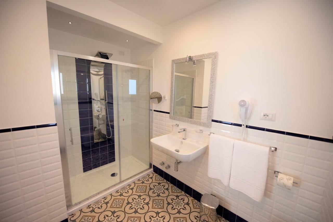 Sui Generis Tropea Luxury Rooms Bagian luar foto