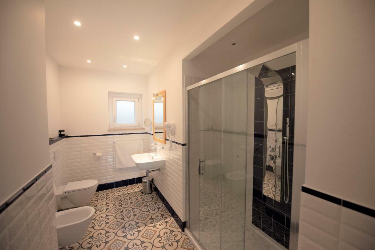 Sui Generis Tropea Luxury Rooms Bagian luar foto