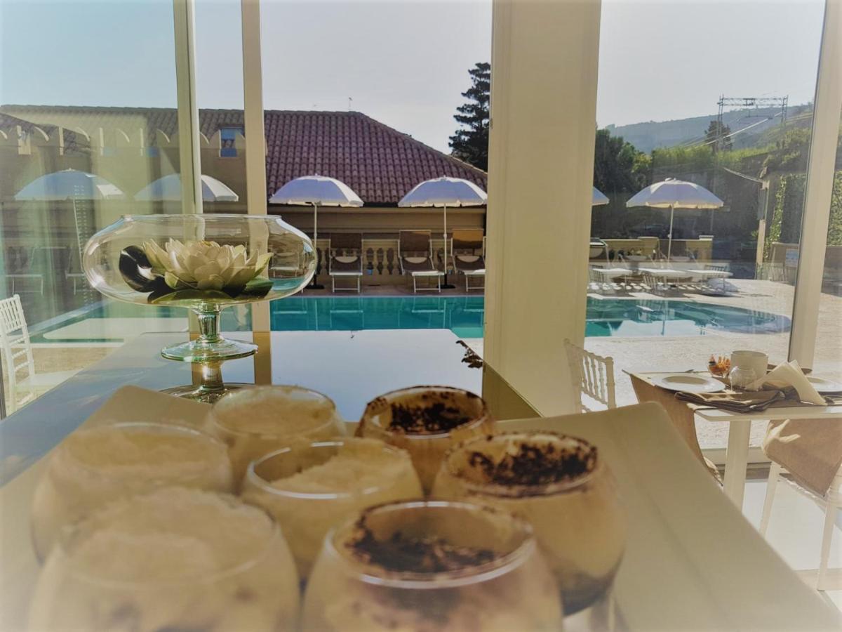 Sui Generis Tropea Luxury Rooms Bagian luar foto